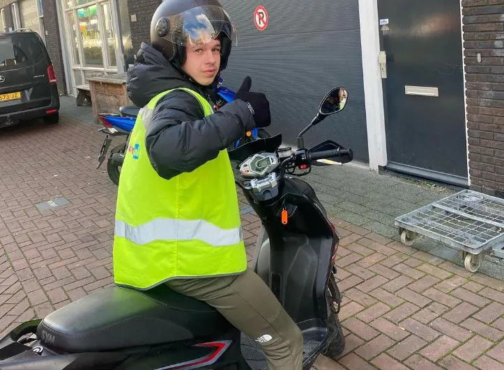 Op weg naar het theorie-examen scooter